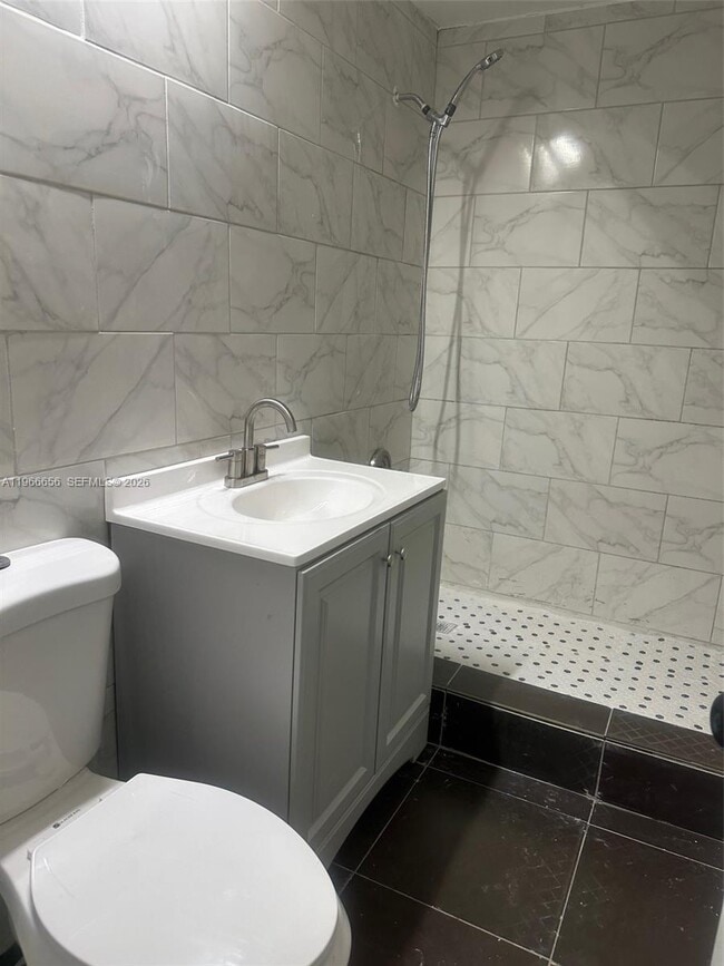 Photo - 1275 W 31st St