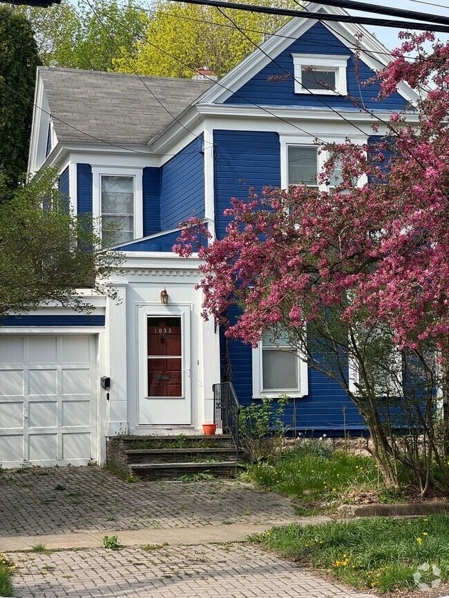 Building Photo - Furnished University area large 4 bedroom ... Rental
