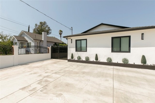 Building Photo - 10265 Strathern St Rental