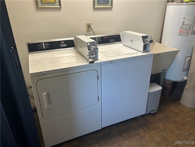 Building Photo - 186 Peppertree Dr