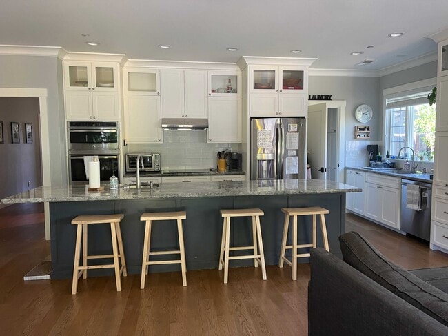 Photo - 263 Oakhurst Pl