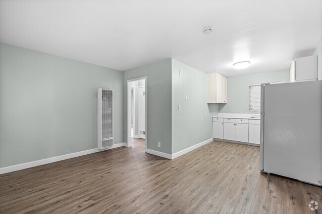 2 habitaciones, 1 baño, 585 pies cuadrados - Sala de estar - Windy Hill Apartments