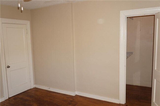 Photo - 583 Colonial Cir SE