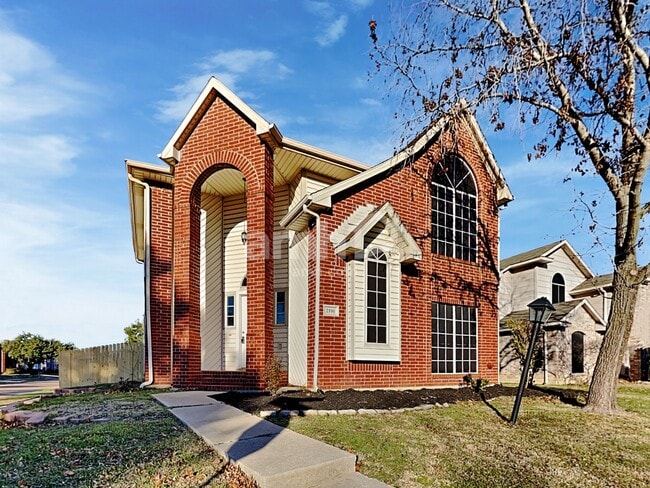 Building Photo - 2101 Flamingo Dr