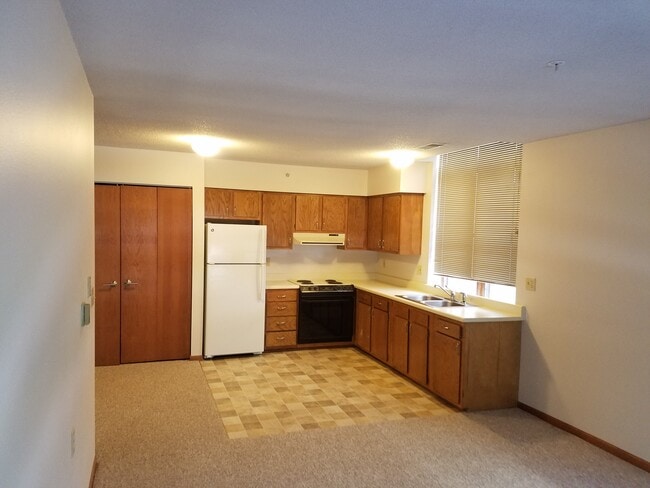 Photo - 319 E Washington St Unit 100