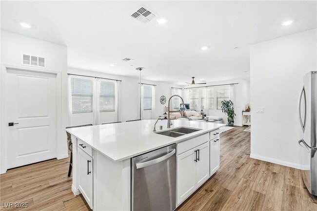Building Photo - 2734 Fantoni St Rental