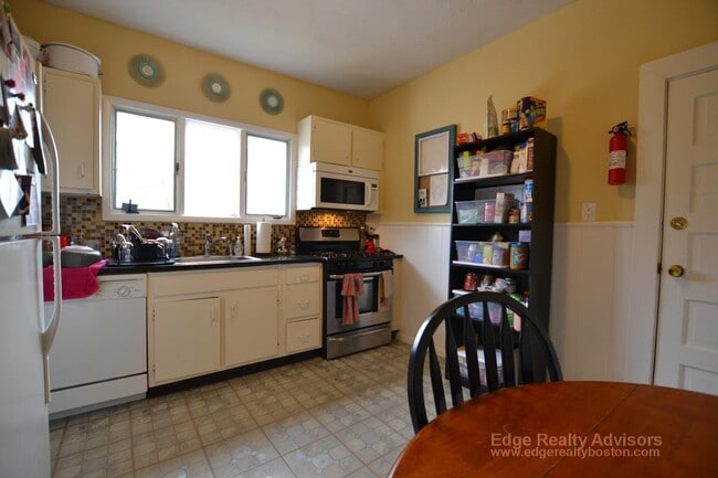 Photo - 28 Justin Rd Unit 2