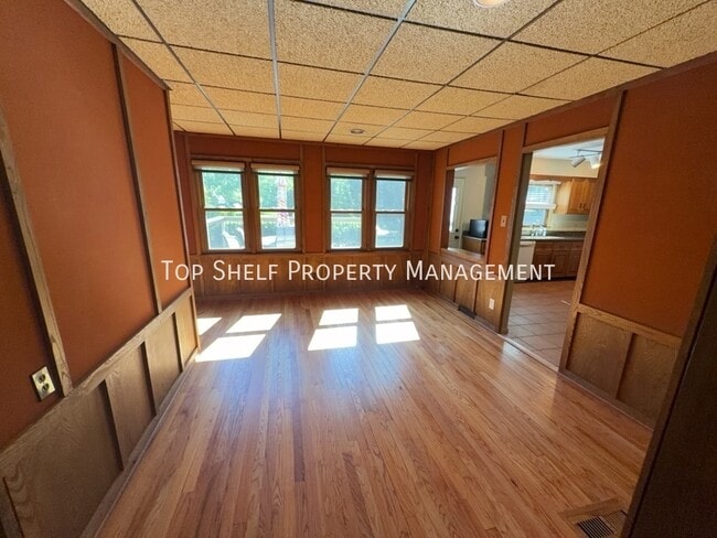 Photo - 3215 44th St