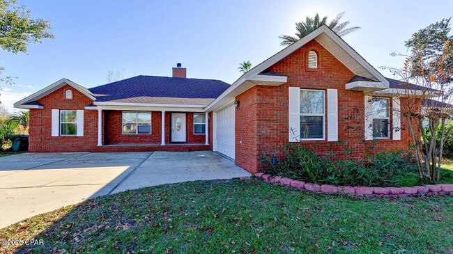 Building Photo - 816 W 8th St Cir