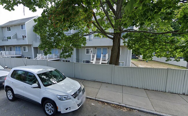 Building Photo - 150 North Beacon St Rental