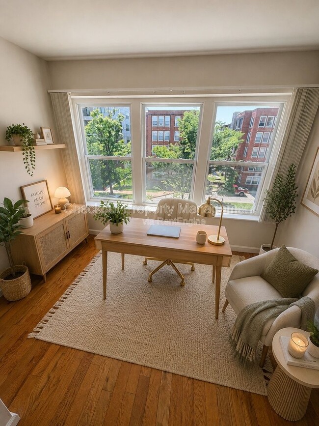Building Photo - 5535 Pershing Ave Unit 31