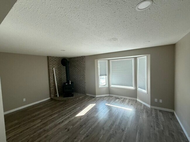 Photo - 9609-9672 72 Ave