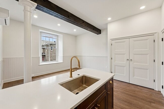 Photo - 401 Martin St