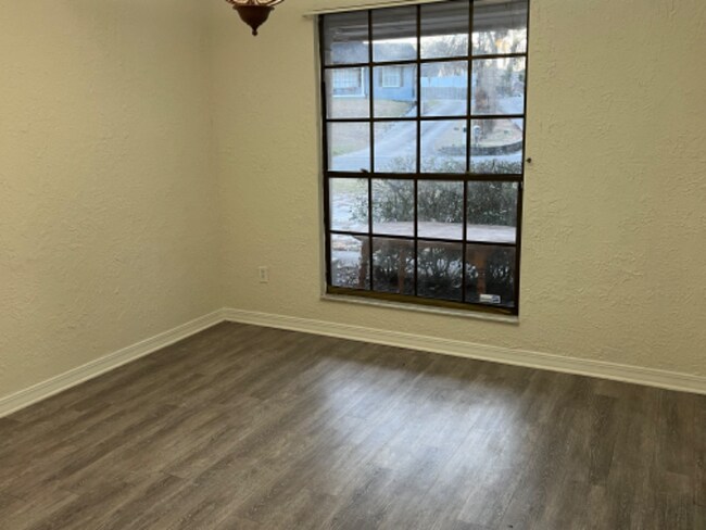 Photo - 260 Foxridge Rd