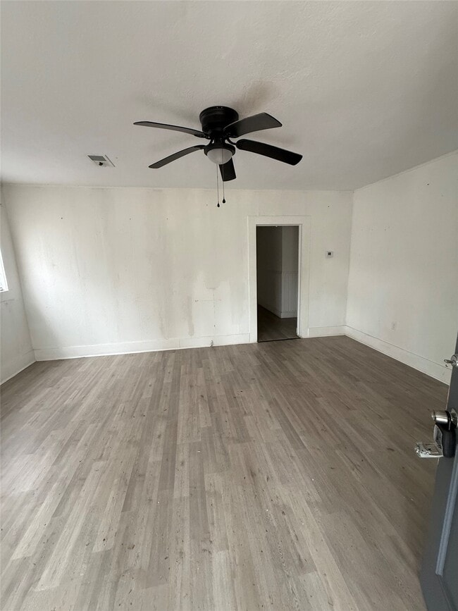 Photo - 2830 Lombardy Dr