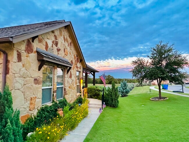 Casa completamente de piedra, sin ladrillos ni fibra de cemento. - 429 Pink Granite Blvd