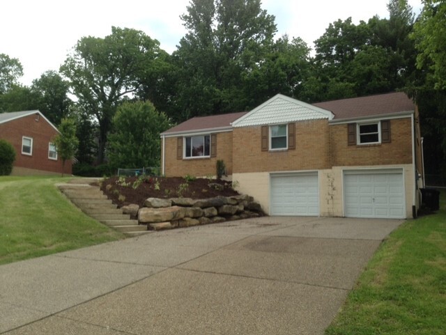 Landscaped front yard & two car garage - 8274 Elaine Dr House