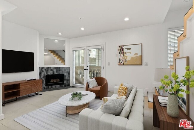 Building Photo - 3854 Beethoven St Unit 2 Rental