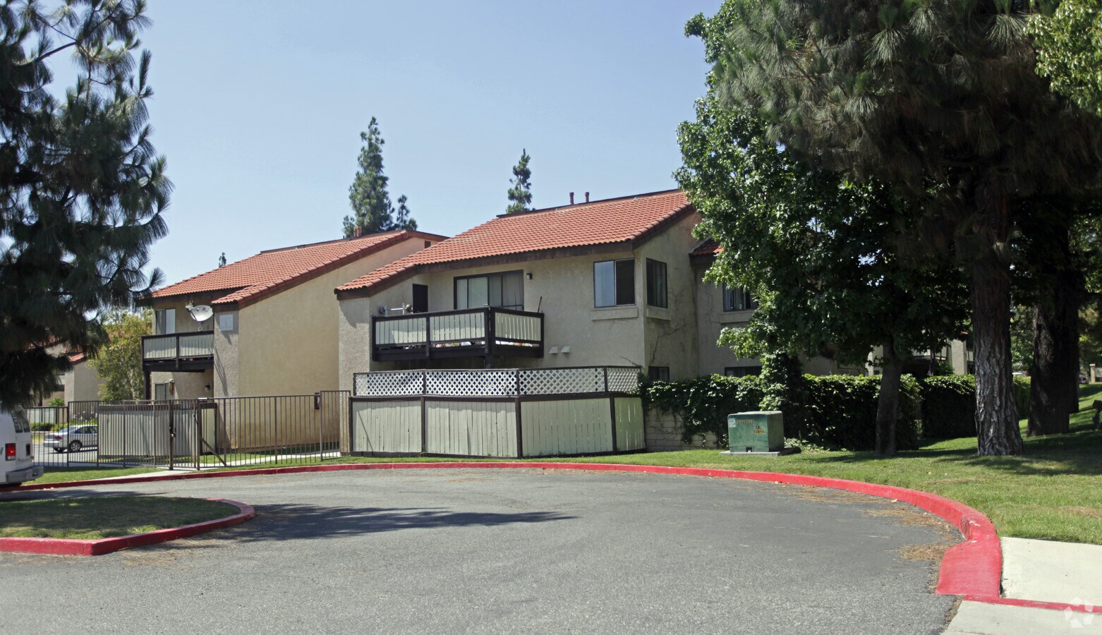 Autumn Ridge - Autumn Ridge Apartments