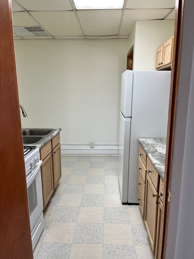 Building Photo - 103 E Toledo St Rental