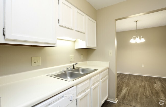 1BR, 1BA - 740 SF- Kitchen