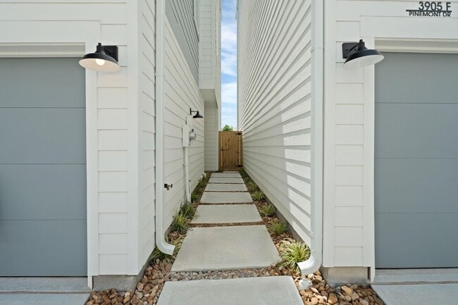 Photo - 3905 B Pinemont Dr
