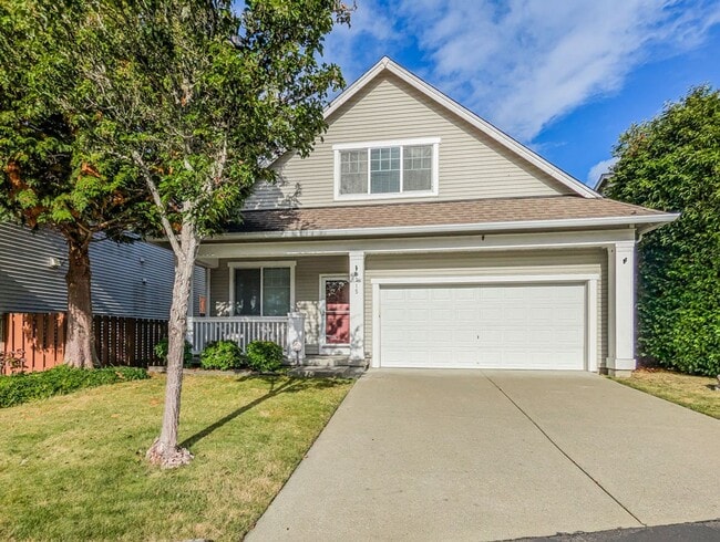 Building Photo - Beautiful 3 bed, 2.5 bath home with fully ...