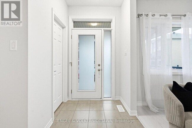 Photo - 135 Anthracite Private