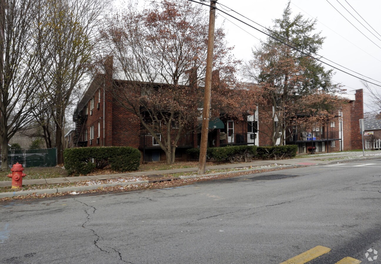 Photo - 725 Scotland Rd