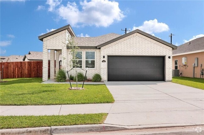 Building Photo - 2600 N Day Lily Ave Rental