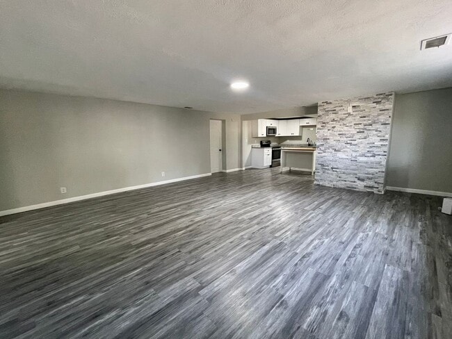 Photo - 3561 Champlain Ln