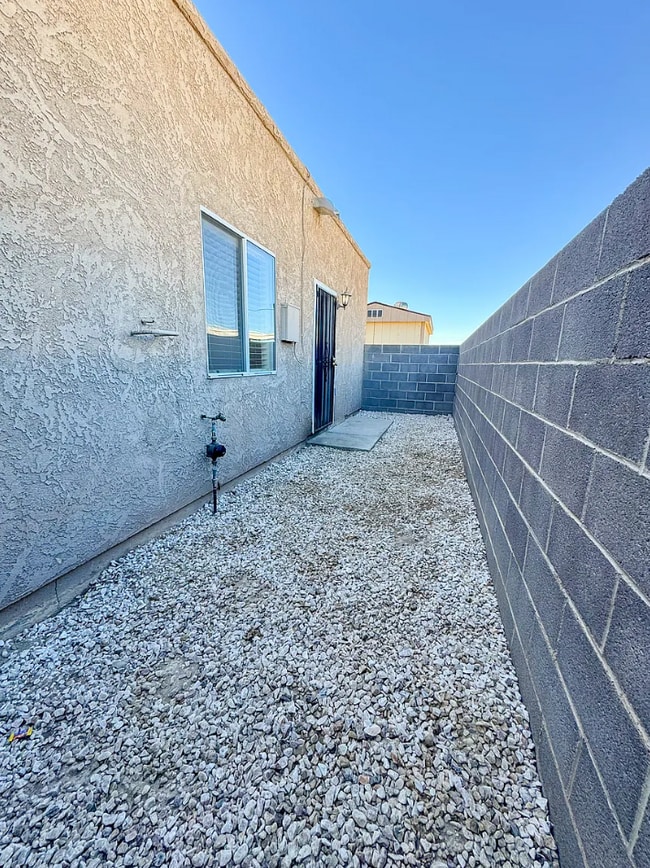 Photo - A Cozy 2 bed/ 2 bath home in the heart of Yuma! Unit Apt A