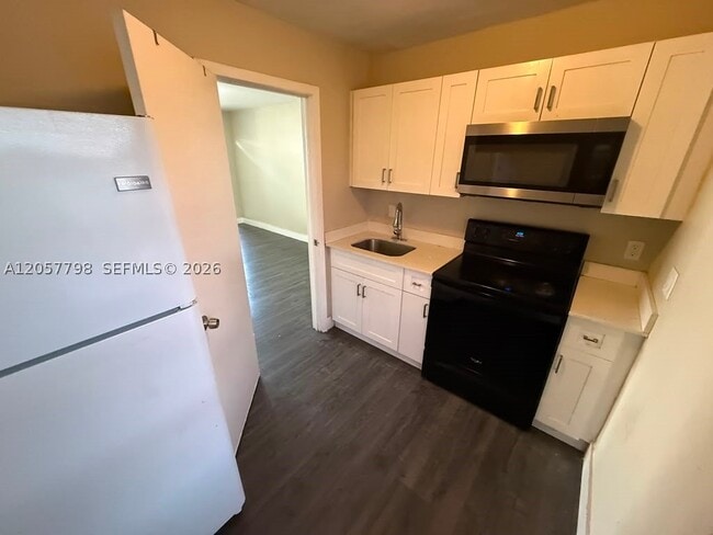 Photo - 2140 NW 24th St Unit 2