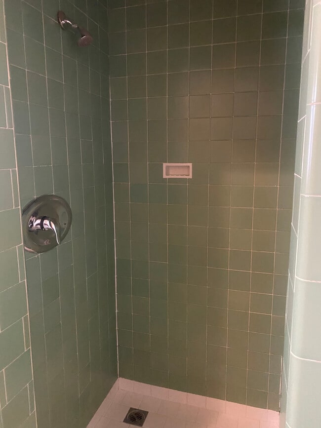 1577 Chickasaw Ave Unit Single