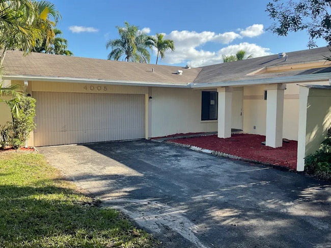 Building Photo - 4004 W Sailboat Dr