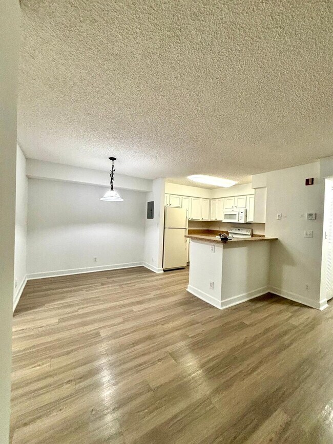Photo - 7630 Westwood Dr Unit 321