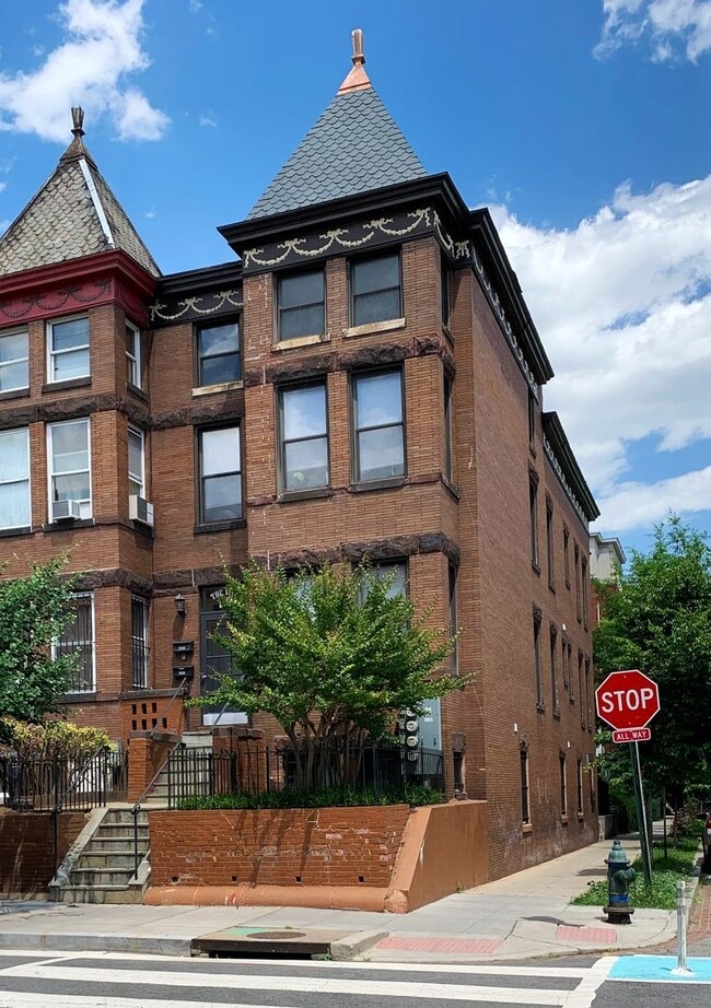 Building Photo - The Vito Unit 1