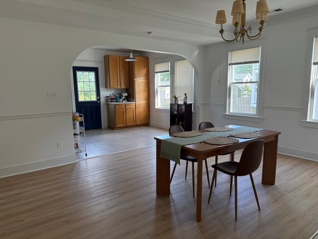 Photo - 2025 N Stafford St