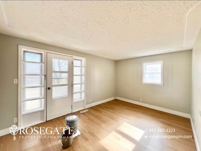 Photo - Modern 2-Bedroom Apartment with In-Unit Laundry & Parking – Cambridge Unité 3