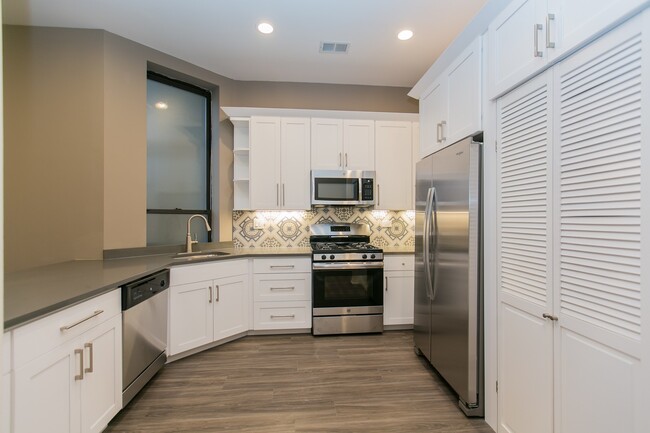 Photo - 2324 N Clark St Unit Apt 3