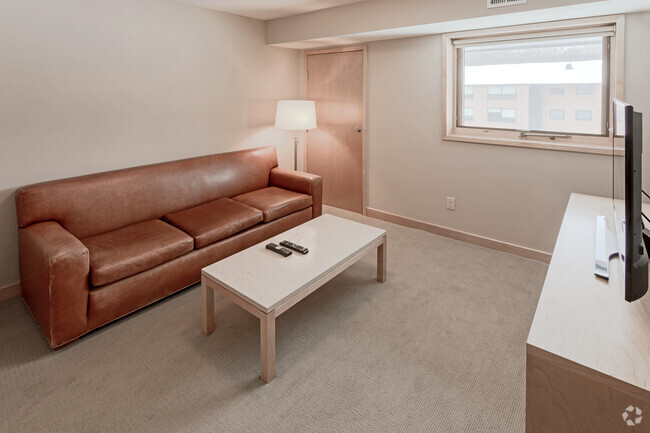 2BR, 1BA - Sandgren 800 SF