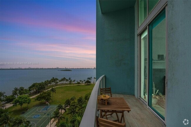 Building Photo - 1900 N Bayshore Dr Unit 1008 Rental
