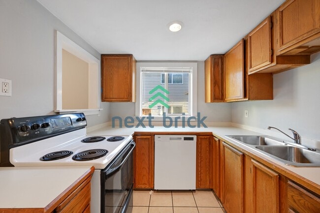 Photo - "Charming 2-Bed Retreat in Seattle's Heart – Cozy 840 Sq Ft Haven on 14th Ave West!" Unit B