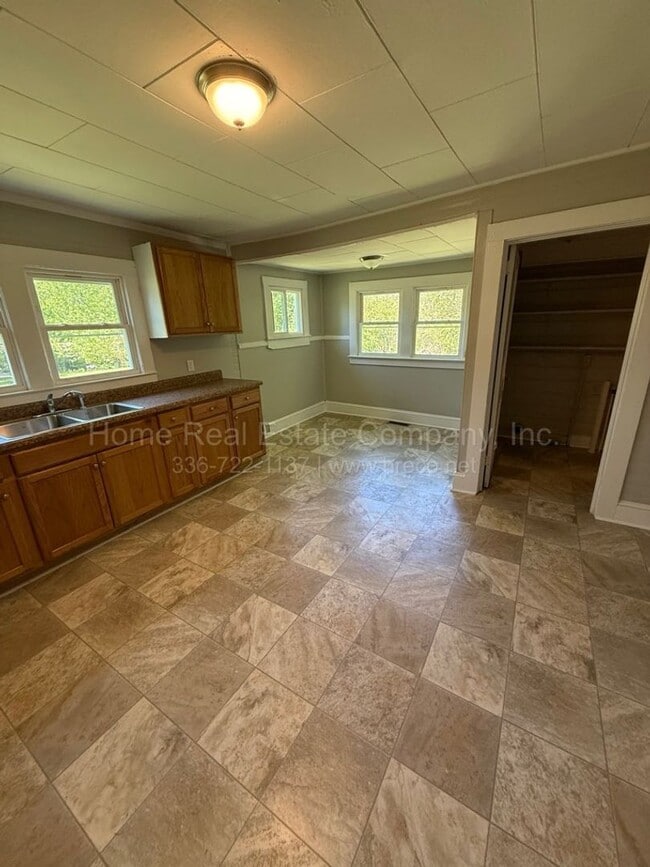 Photo - 1107 Cayuga St