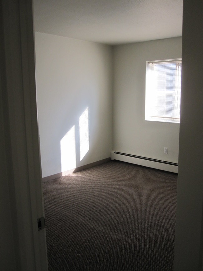518 W Main St