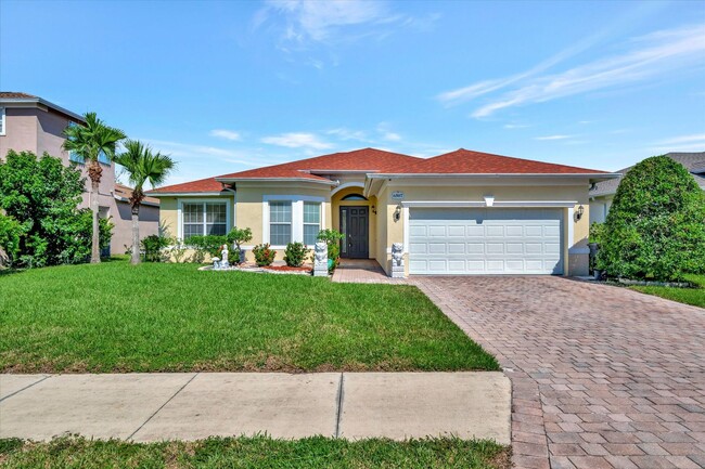 Building Photo - Convenient Central Location - 3 Bedroom + ... Rental