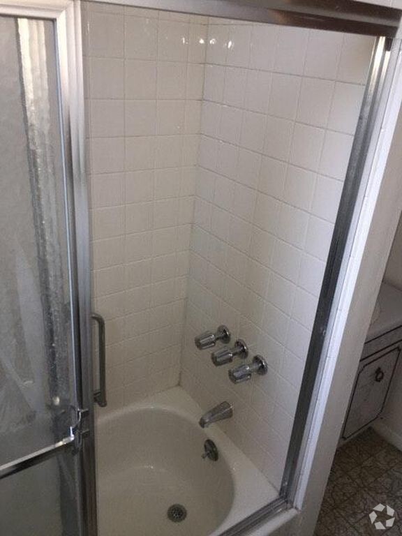Building Photo - 13 Seidler St Unit 2 Rental