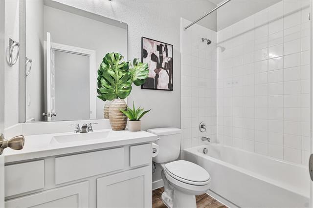 Photo - 1100 Parkstone Dr