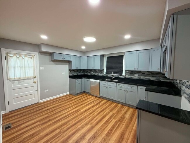 Photo - 9243 Lynwood Dr
