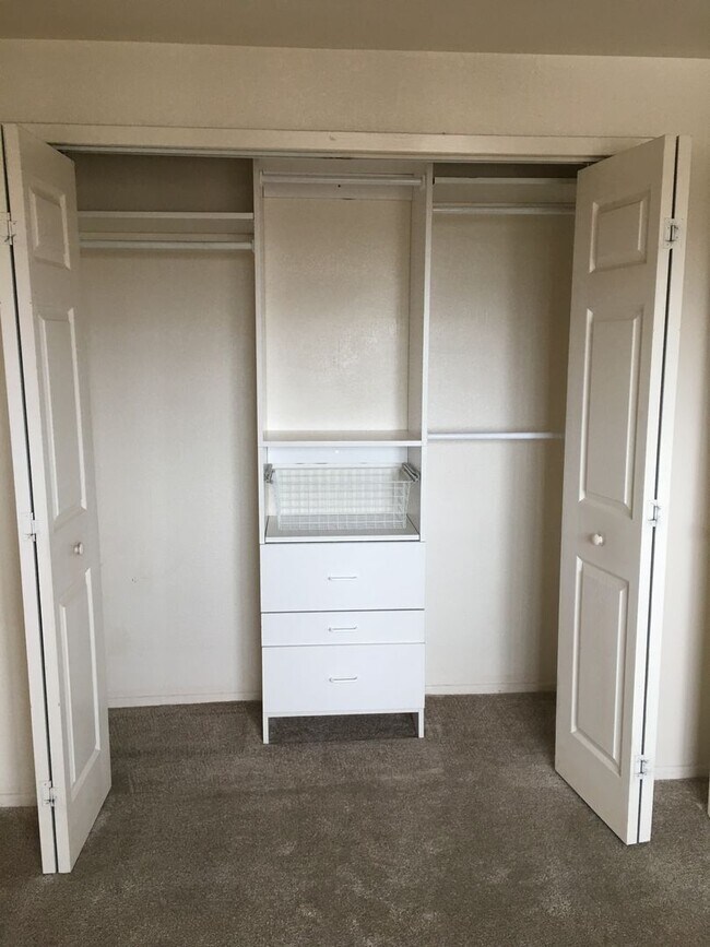 Photo - ONE MONTH FREE! Pet-friendly 1 BD/1 BA in ... Unidad 660-203